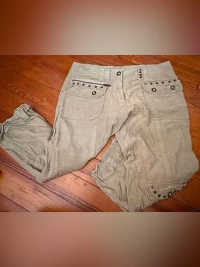 Oltre Olive Green Cargo Capris with Stud Details
